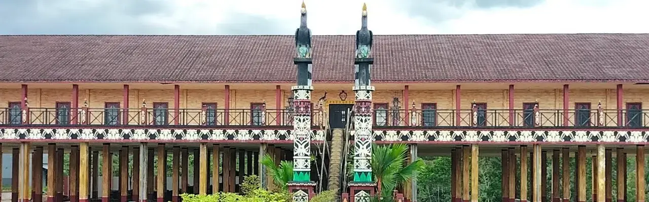 rumah adat dayak bengkayang